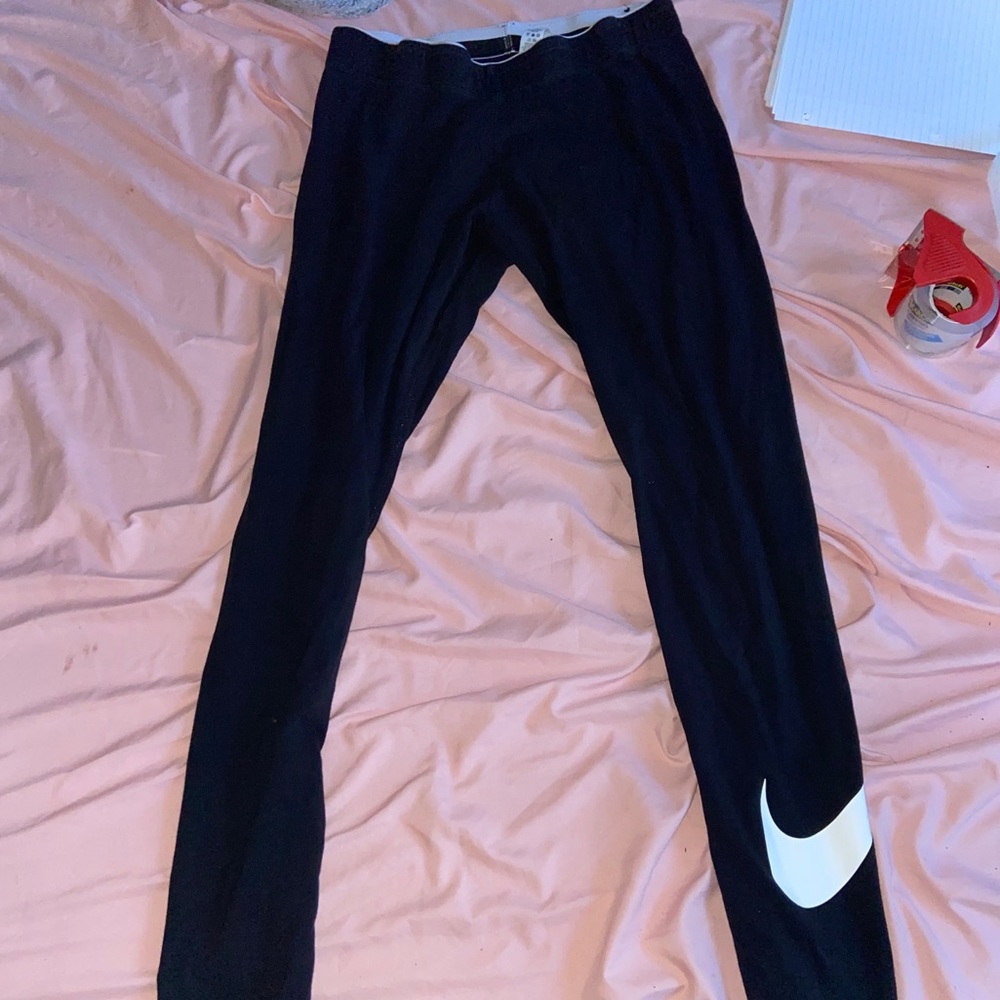 Black and white Nike tights